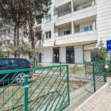 The Melting Horizon Apartment