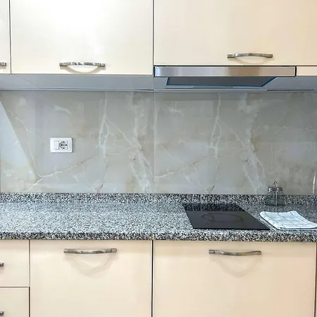 The Melting Horizon Golem (Tirana)