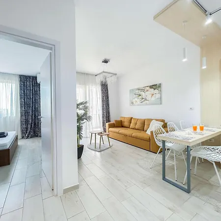 The Melting Horizon Apartment