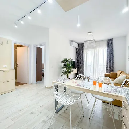 Apartment The Melting Horizon Golem (Tirana)