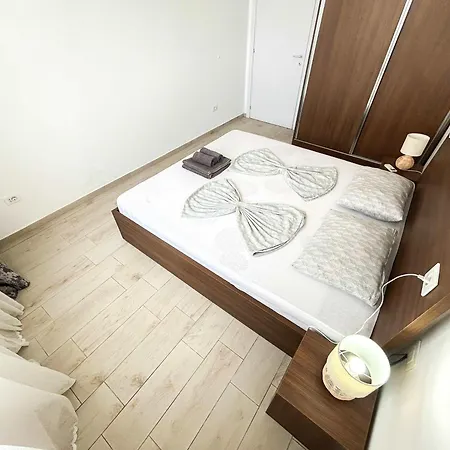 The Melting Horizon * Golem (Tirana)