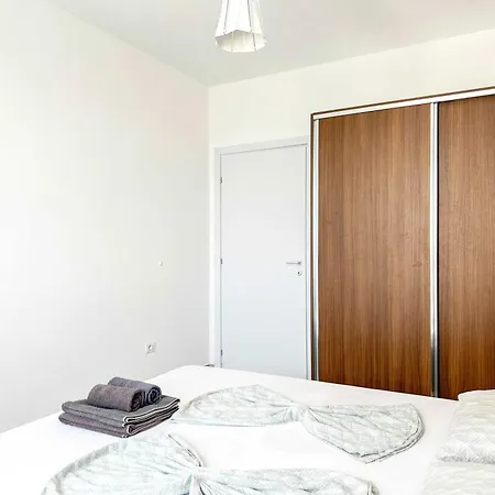 Apartment The Melting Horizon Golem (Tirana)