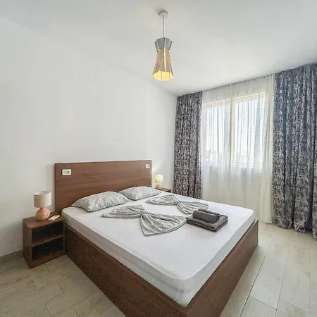 The Melting Horizon Golem (Tirana)