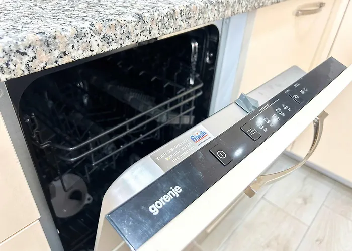 The Melting Horizon * Golem (Tirana)