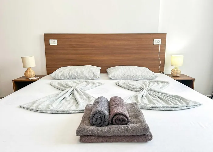 The Melting Horizon Apartment