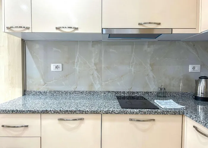 The Melting Horizon Golem (Tirana)