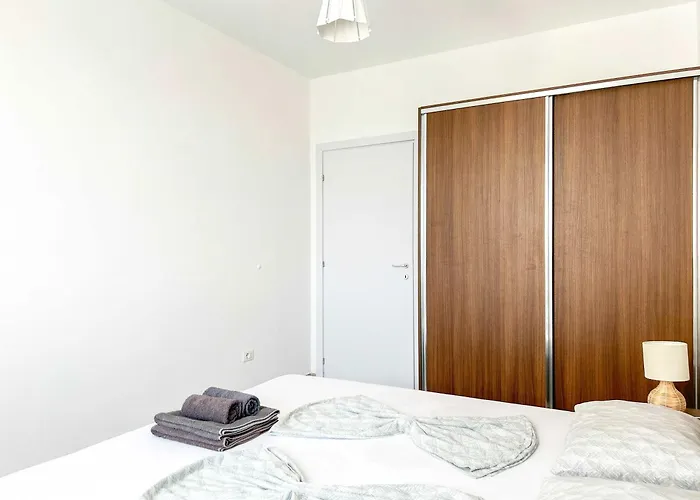 Apartment The Melting Horizon Golem (Tirana)