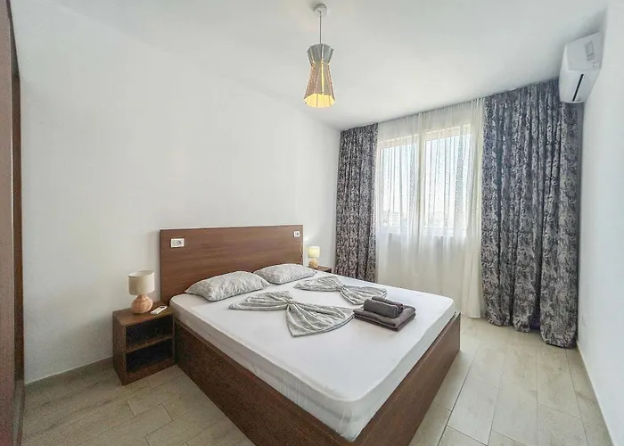 The Melting Horizon Golem (Tirana)